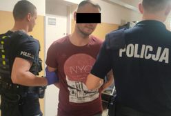 Celował przedmiotem przypominającym broń. Został zatrzymany