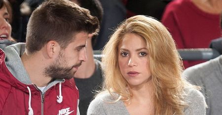 Gerard Pique POCAŁOWAŁ KLAMKĘ, próbując dostać się do mieszkania Shakiry? "Wygląda na to, że ODEBRAŁA mu KLUCZE"