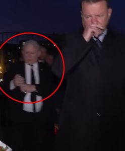 Incydent przy pomniku. Policja do Kaczyńskiego: "to jest zabronione"