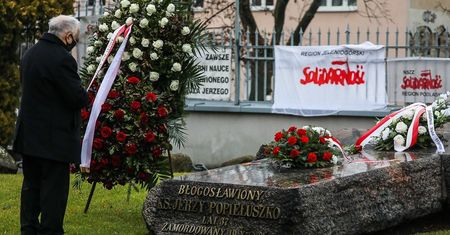 Warszawa. Jarosław Kaczyński złożył kwiaty przed pomnikiem ks. Jerzego Popiełuszki