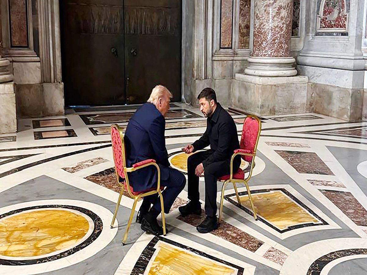 Co Trump mówił do Zełenskiego w Watykanie? Ekspertka odczytała z ruchu warg