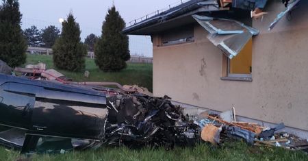 Makabryczny wypadek na A4. Jazdę zakończył na dachu