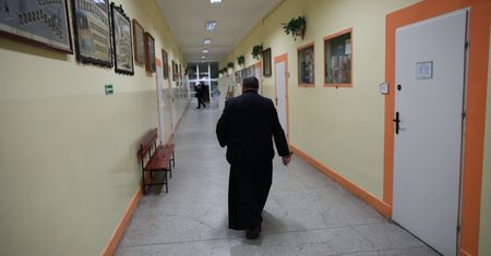 Uczennica wzięła udział w protestach. Ksiądz wyrzucił ją z religii