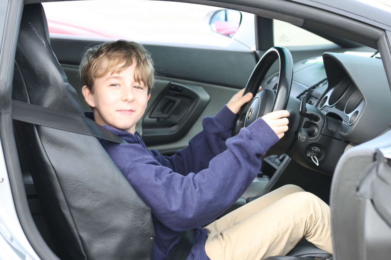 10-latki za kierownicą? Brytyjska firma oferuje szkolenia z jazdy dla dzieci