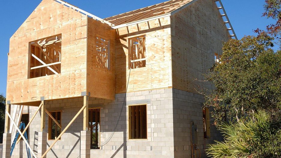 Ok. 24%  osób byłoby skłonnych zapłacić o 10-15% więcej za nieruchomość przyjazną środowisku. 22,8% ankietowanych wskazało dopłatę na poziomie 5-10%, a 17,3% - 15-20%.