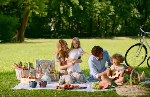 Mini Almette promowane hasłem "Naturalnie, kiedy chcesz!"