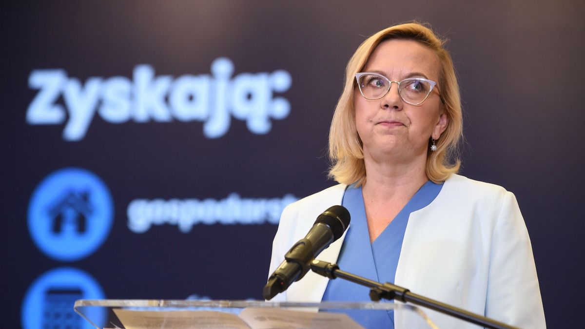 Briefing prasowy minister Mal?g i minister Moskwy06.09.2022 Warszawa Konferencja Marleny Malag i Anny Moskwy nt. rzadowej tarczy energetycznej, wyplaty14. emerytury oraz wsparcia dla przedsiebiorcow dzialajacych nad Odrafot Zbyszek Kaczmarek/REPORTER n/z Anna MoskwaZbyszek Kaczmarek/REPORTER