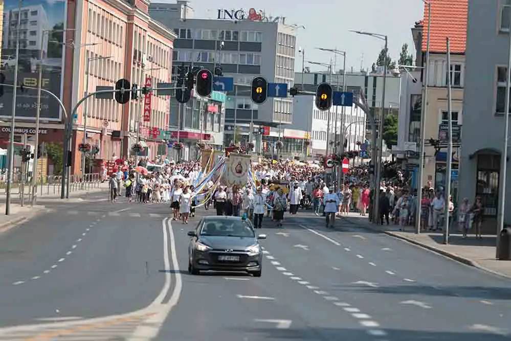 Zielona Góra. Drogówka w czwartek będzie zabezpieczać aż 21 procesji