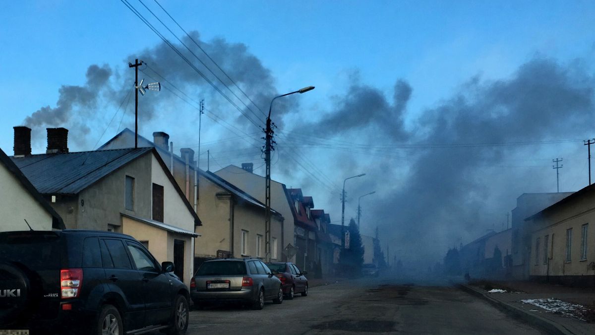 Nachodzącej zimy Polacy będą zmuszeni do palenia plastikiem? Tak twierdzą związkowcy