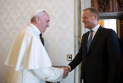 "Św. Franciszek załamany". Tusk dosadnie o papieżu