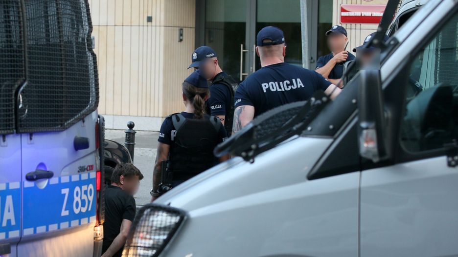 Policjanci zatrzymali 65-latka poszukiwanego siedmioma listami gończymi