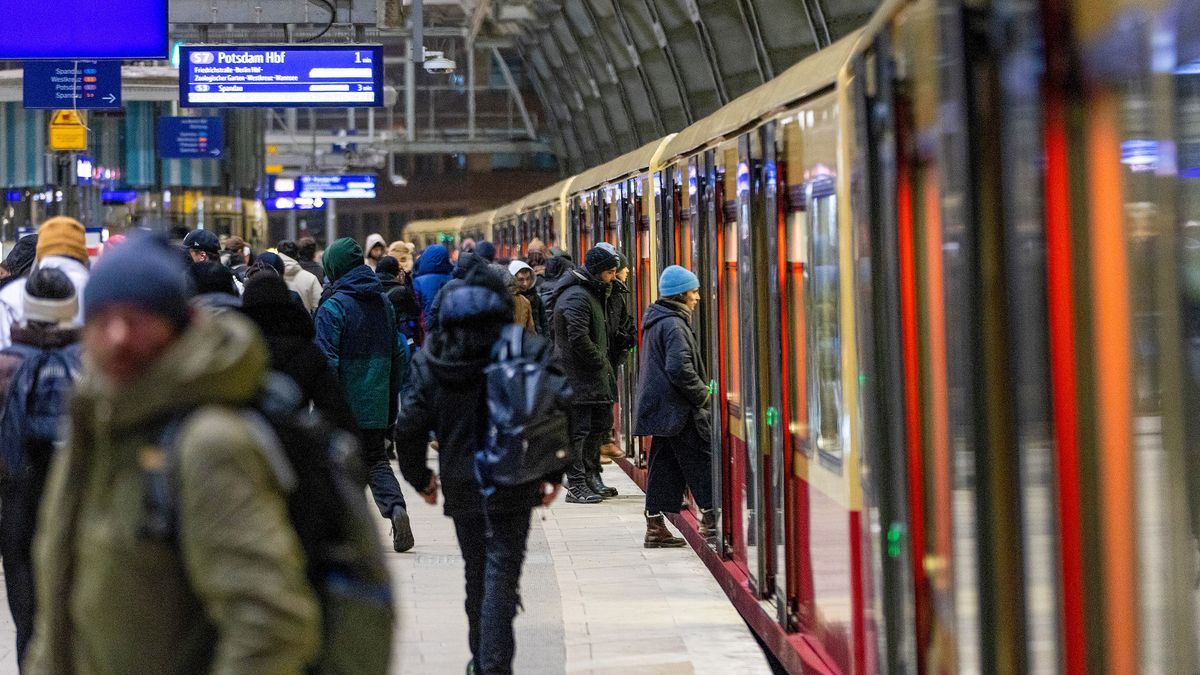 Commuters at the Alexanderplatz S-bahn station during a strike by workers at Berliner Verkehrsbetriebe (BVG), the city's public transport operator, in Berlin, Germany, on Monday, Feb. 2, 2026. Many German cities and municipalities faced public transport disruptions on Monday after the Ver.di labor union called on workers to strike over shorter working hours and higher bonuses. Photographer: Krisztian Bocsi/Bloomberg via Getty Images