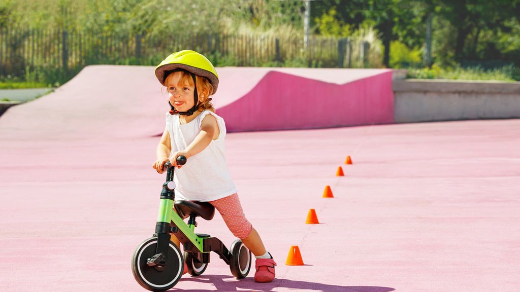 Rowerek trójkołowy to dobry wstęp do nauki jazdy na rowerze dwukołowym
