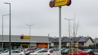 Nowy system na parkingach Biedronki. Oto na czym polega