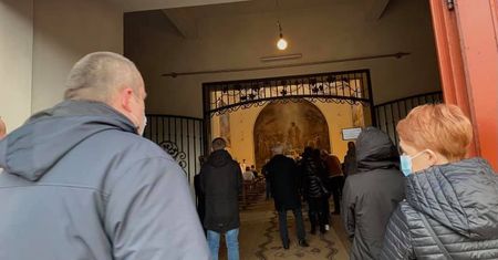 "Niedziela Żniwowa, a nie Palmowa". W kościele 200 osób zamiast 37