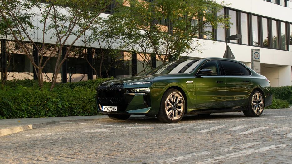 BMW M760e