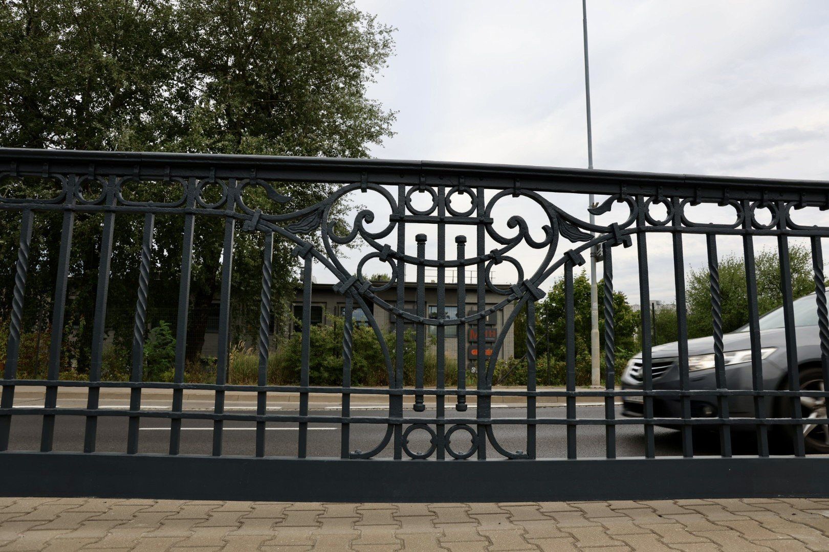 Zabytkowe balustrady wróciły na Powązkowską