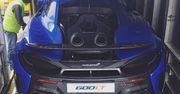 Backstage plebiscytu: McLaren 600LT ładowany na lawetę w Warszawie