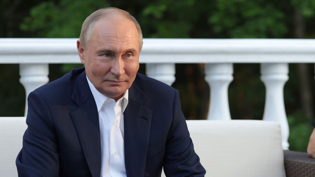 Russian President Vladimir Putin (L) and Indian Prime Minister Narendra Modi (R) talk during their official meeting in Novo-Ogaryovo residence outside Moscow, Russia, 08 July 2024. Narendra Modi is on his two-day official visit to Russia. EPA/GAVRIIL GRIGOROV/SPUTNIK/KREMLIN / POOL MANDATORY CREDIT Dostawca: PAP/EPA.
