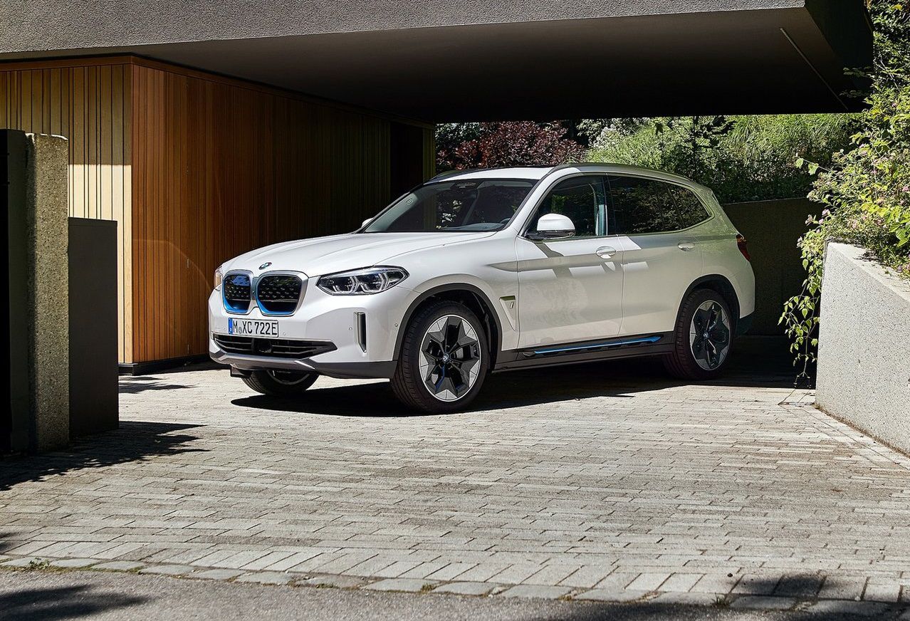 Elektryczne BMW iX3 już w salonach. Polskie ceny modelu