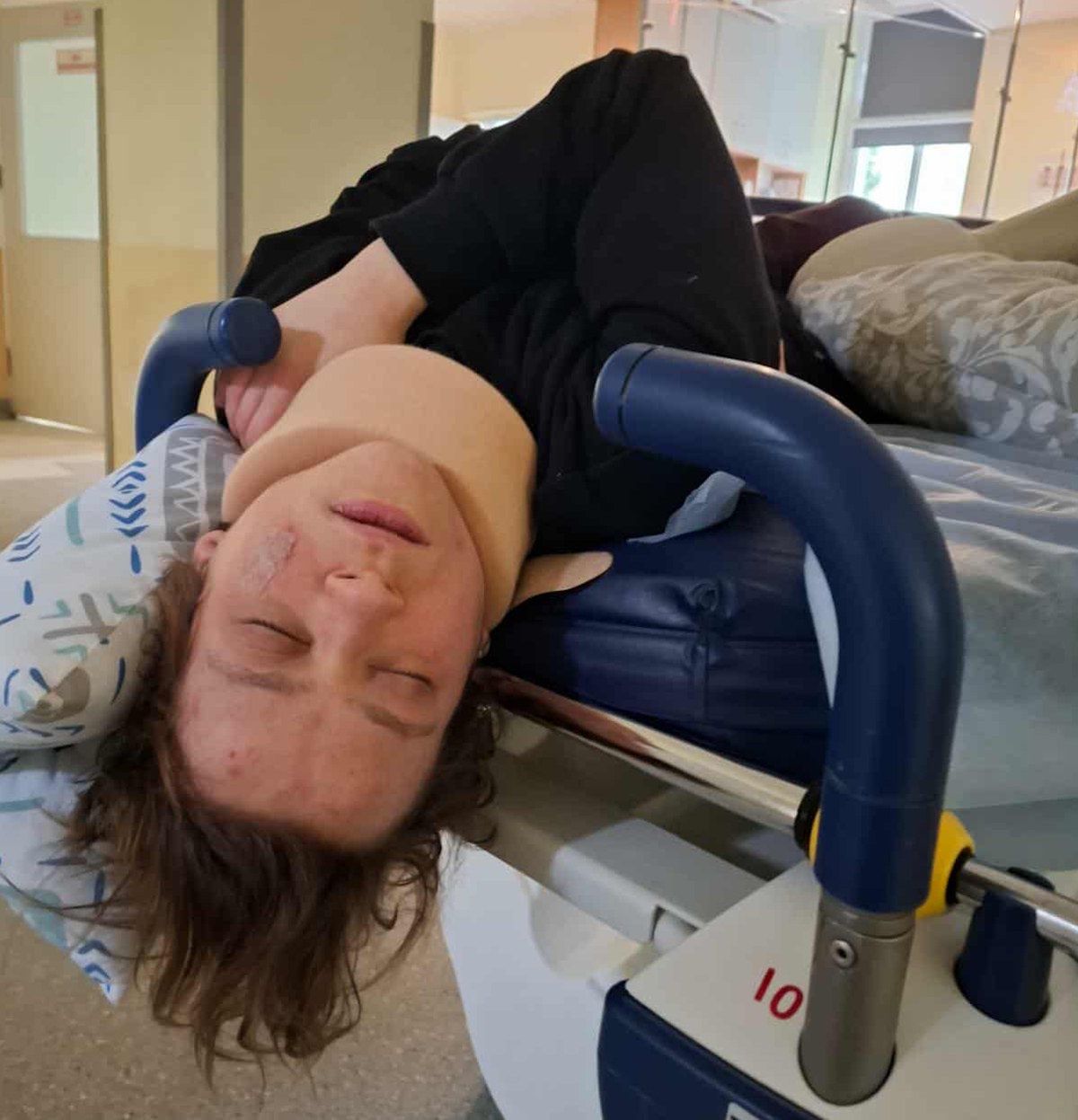 28-latek na co dzień walczy z potwornym bólem.