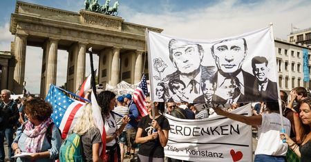 Policja rozwiązała berlińską demonstrację przeciwko restrykcjom z powodu pandemii
