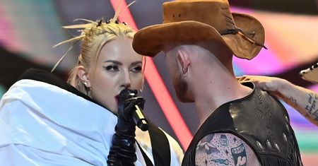Polsat SuperHit Festiwal. Tancerz pocałował Darię na scenie. Jak zareagowała?