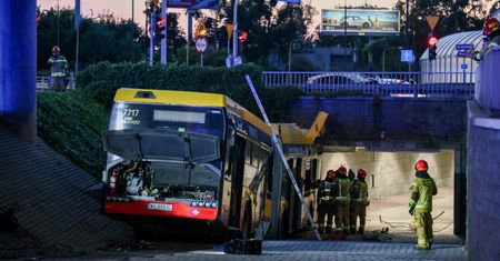 Po lipcowym wypadku autobusu w Warszawie. Kierowca usłyszał zarzuty