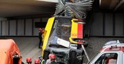Warszawa: wypadek autobusu. Wrak zabezpieczony. Kierowca miał wysoką gorączkę?