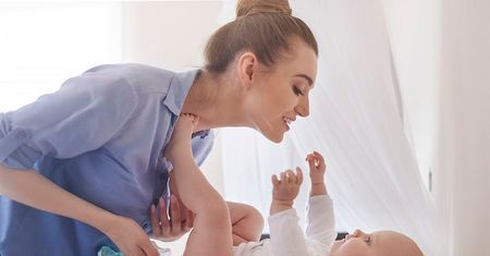 Przewijanie niemowlaka - o czym musisz pamiętać?