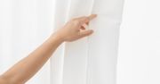 Śnieżnobiałe firany bez męczącego namaczania. Sposób jest banalnie prosty