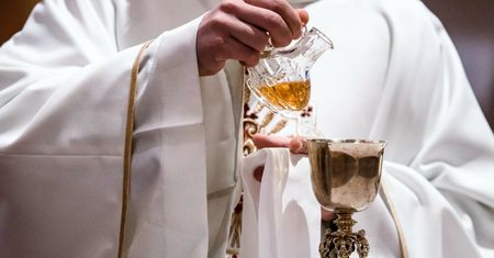 Proboszcz przegrał w sądzie z parafianką. Kobieta dostanie odszkodowanie