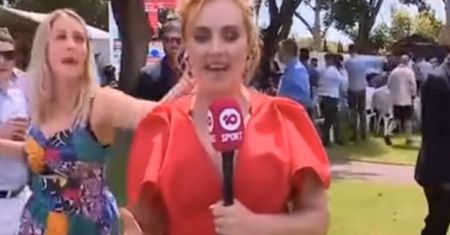 Skandal na wizji. Reporterka zaatakowana i polizana