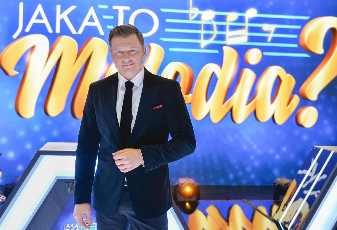 Rafał Brzozowski prowadzi program "Jaka to melodia?"