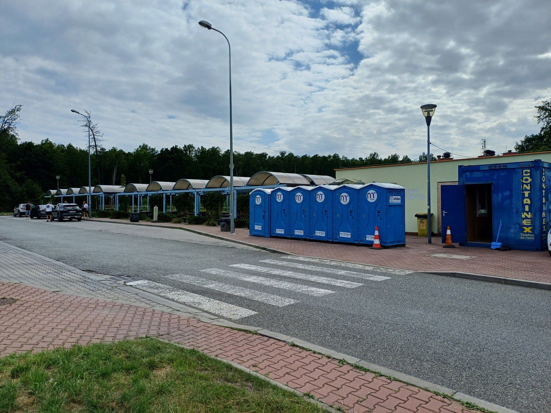 Od kilku lat kierowcy i podróżni muszą korzystać z tymczasowych toi-toi w Miejscach Obsługi Podróżnych w Knurowie