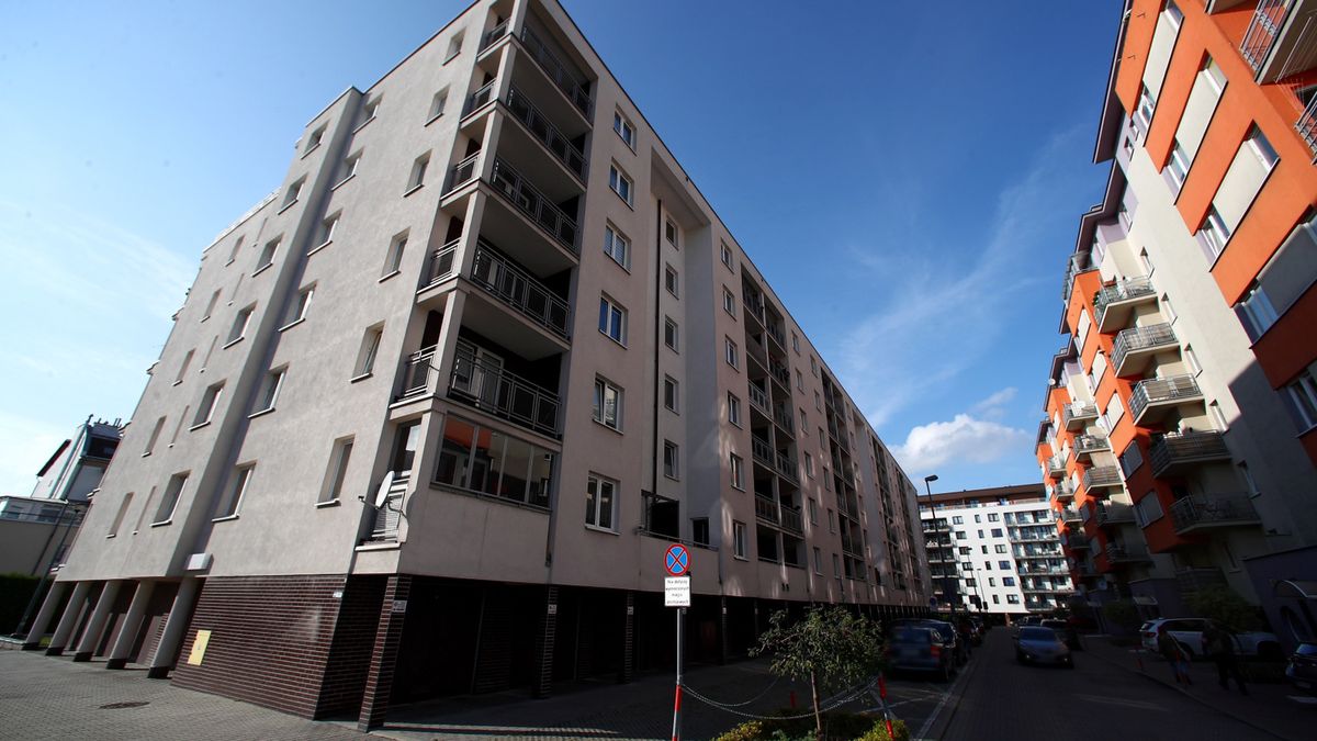 Dwuletnie bliźniaczki wypadły z piątego piętra