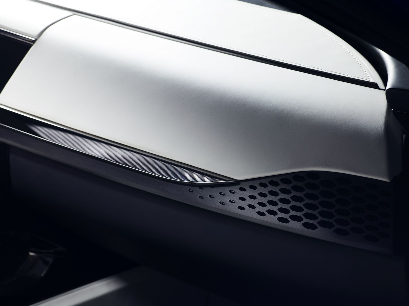 Jaguar C-X17 Concept w studiu i plenerze [galeria] 29
