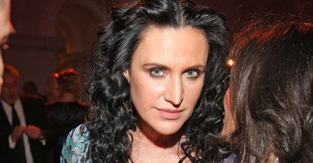 "Pilnuje, żeby zamalować ślady po operacji plastycznej!"