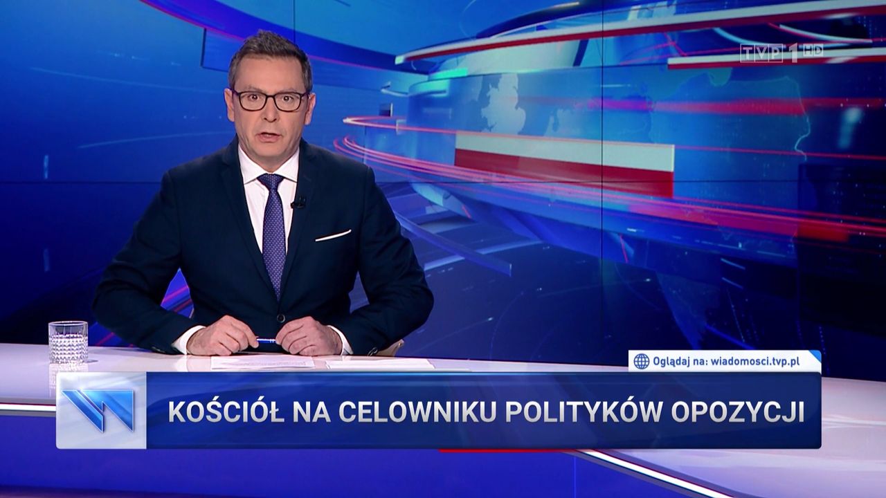 Pijany zaatakował mężczyznę przed kościołem. Dla "Wiadomości" to "wina Tuska"