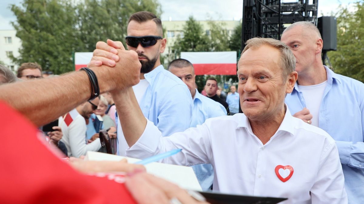 Wiec Donalda Tuska w Legionowie
Fot. Piotr Molecki/East News, Legionowo, 08.08.2023. Wiec przewodniczacego Platformy Obywatelskiej Donalda Tuska w podwarszawskim Legionowie.
Piotr Molecki