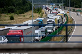 Niemiecka prasa: handel z Polską kwitnie
