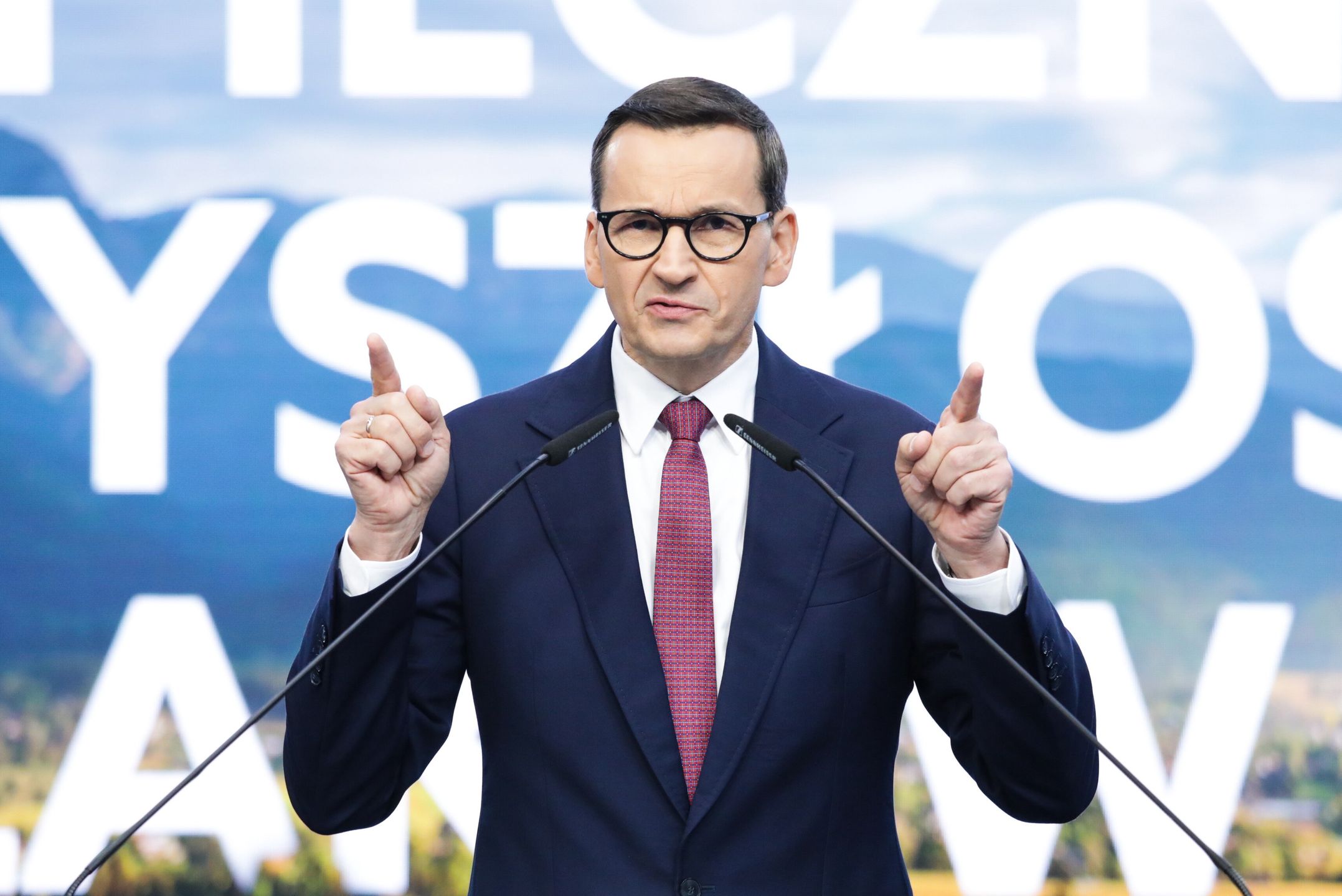 Warszawa, 12.10.2023. Premier Mateusz Morawiecki podczas oświadczenia dla mediów w siedzibie PiS przy ul. Nowogrodzkiej w Warszawie, 12 bm. (ad) PAP/Tomasz Gzell