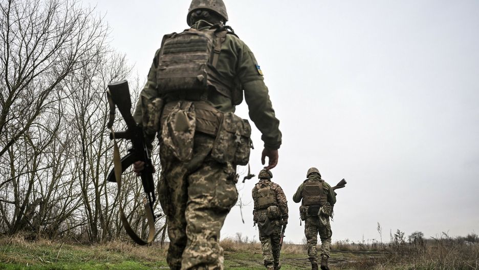 Wojna w Ukrainie rok 2025
Soldiers from the 102nd Samar Wolves Battalion of Ukraine?s 108th Territorial Defence Brigade walk along a field during shooting and tactical drills, Ukraine, November 10, 2025. Photo by Dmytro Smolienko/Ukrinform/ABACAPRESS.COM
Smoliyenko Dmytro/Ukrinform/ABACA