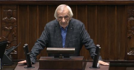Terlecki pojawił się na mównicy. Zadał pytanie Tuskowi