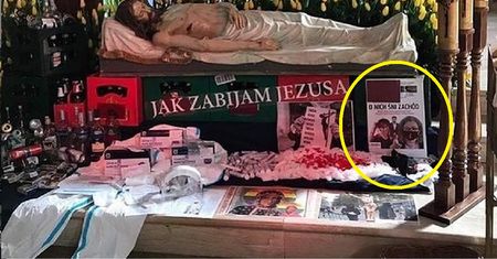 Wstrząsające zdjęcie z kościoła w Łapach. "Patokatolicyzm"