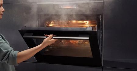 Wykorzystaj parę, by stworzyć doskonałe dania z piekarnikiem parowym Electrolux