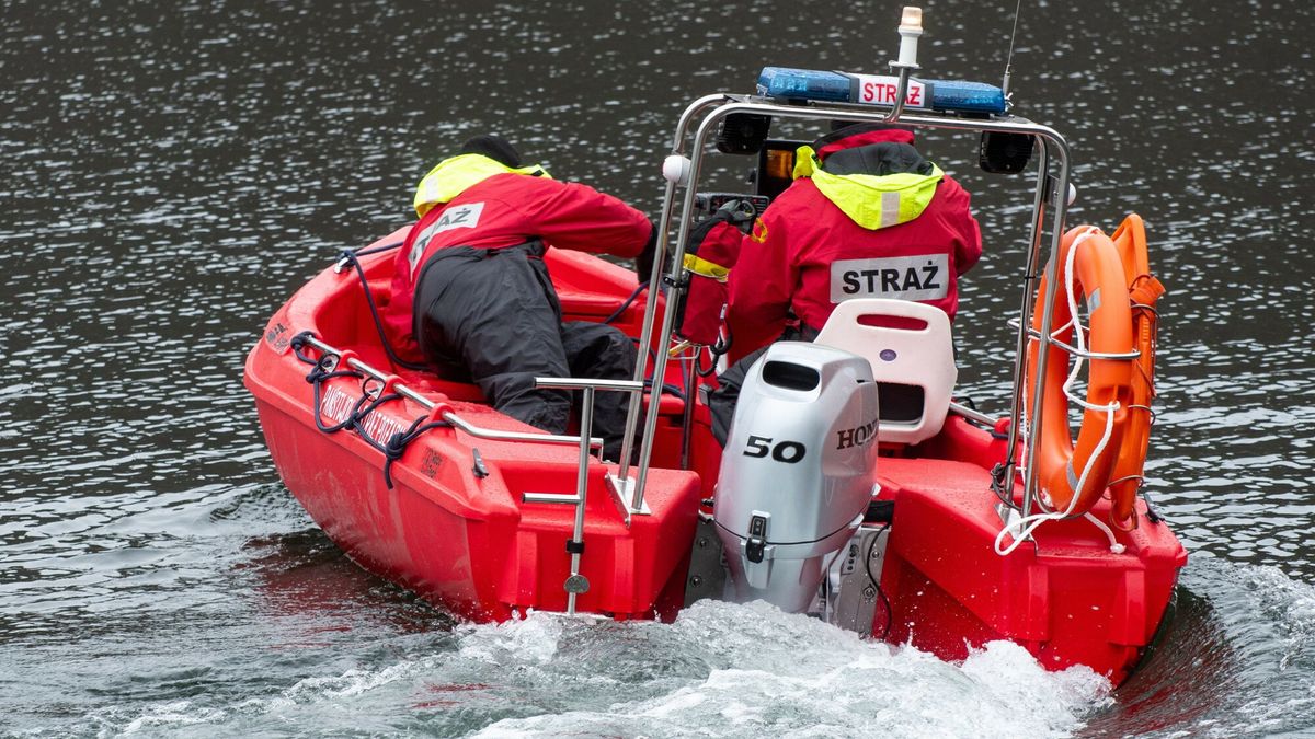 Straż pożarna na jeziorze. Zdjęcie ilustracyjne 