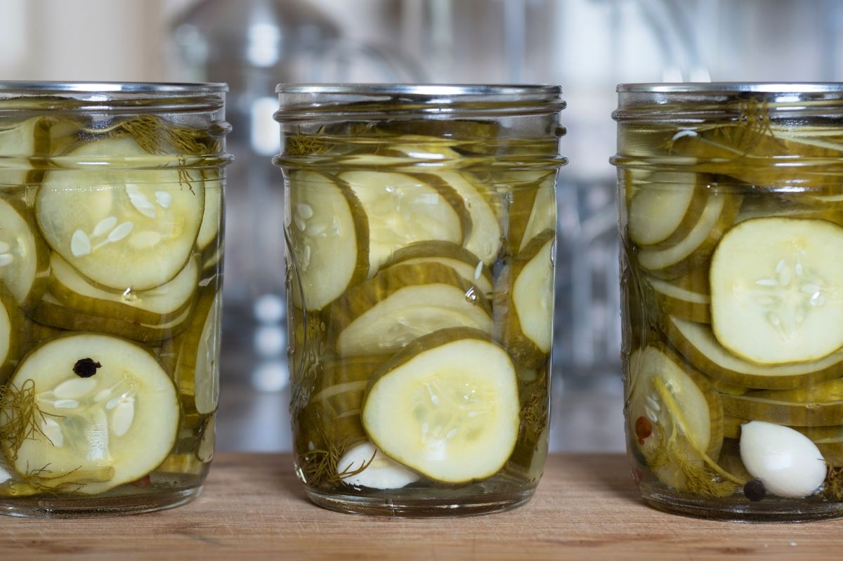 Cucumber salad for jars