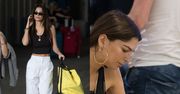 Smutna Emily Ratajkowski myśli o życiu nad croissantem