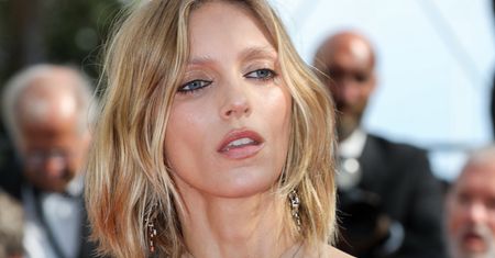 Anja Rubik w lateksowej kurtce. W takiej stylizacji pojawiła się na imprezie "Vogue"